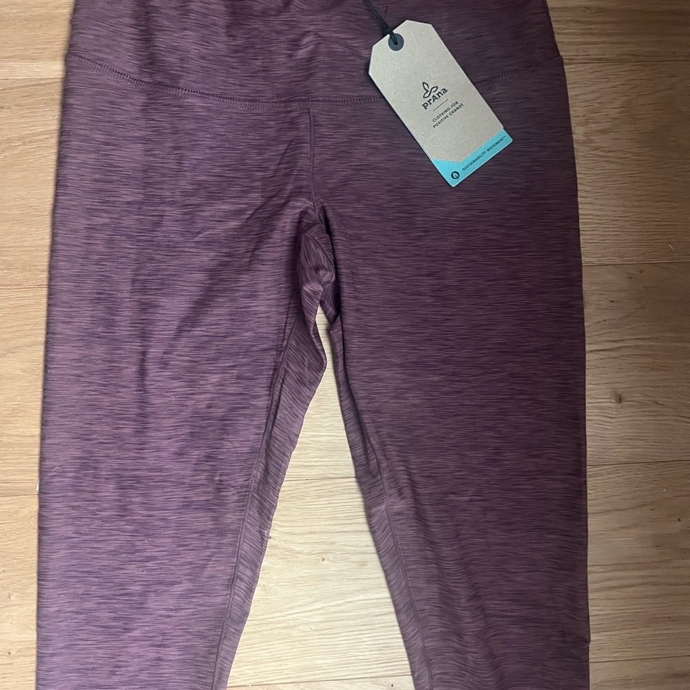 Prana Kimble 7/8 leggings .. maroon color .. NWT medium